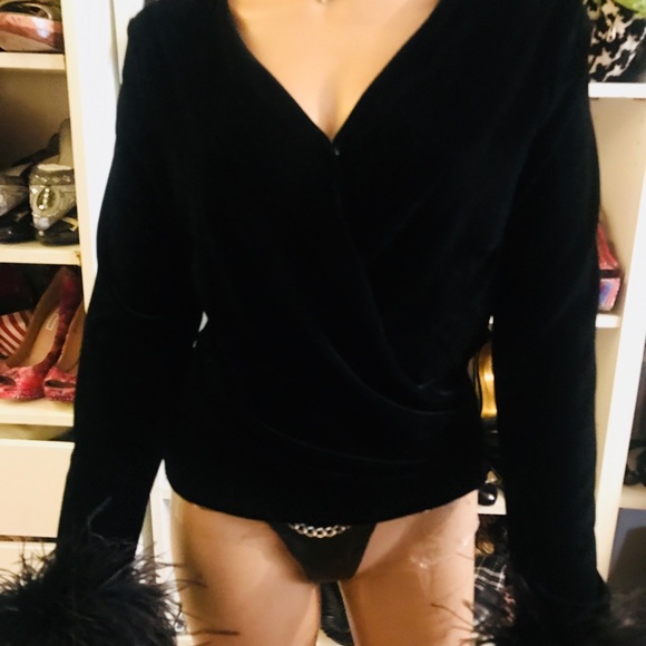 Black Velvet V-neck Top - Picture 3 of 8